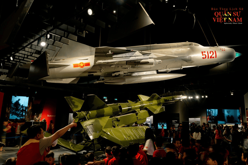 Over 150,000 artifacts and documents serve as living evidence of the courageous resistance era and stand as a source of national pride for Vietnam (Source: Bảo t&agrave;ng Lịch sử Qu&acirc;n sự Việt Nam - Đại lộ Thăng Long)